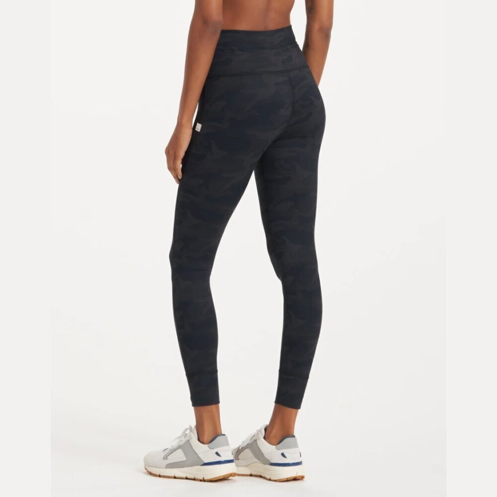 Vuori Daily Legging Black Camo 7/8 Length BreatheInterlock™ - Picture 2 of 13
